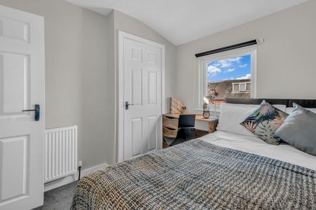 5 bedroom flat to rent - Photo 4