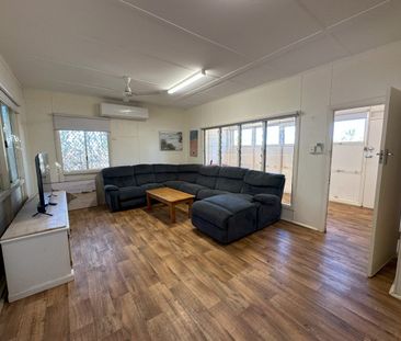 Property Re-Listed! 3 Bedroom Furnished Home Close To Town Centre - Photo 1