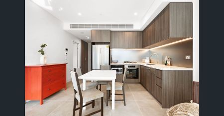 1-Bedroom Stylish, Fully Furnished Retreat in the Heart of Homebush - Photo 3