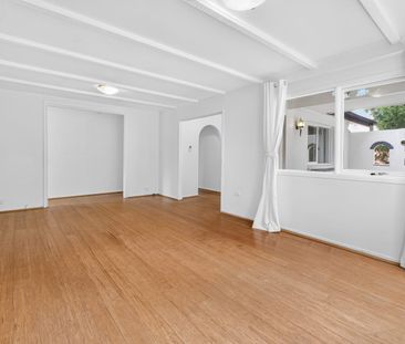 Spacious Four-Bedroom Home in a Peaceful Leura Setting - Photo 2