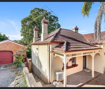 Federation Character. Four Bedrooms. Grapevine Shade. 180m to Mackey Park. - Photo 5