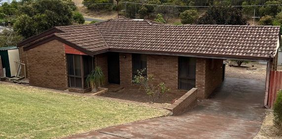 CHARMING 3X1 IN AUSTRALIND - Photo 2