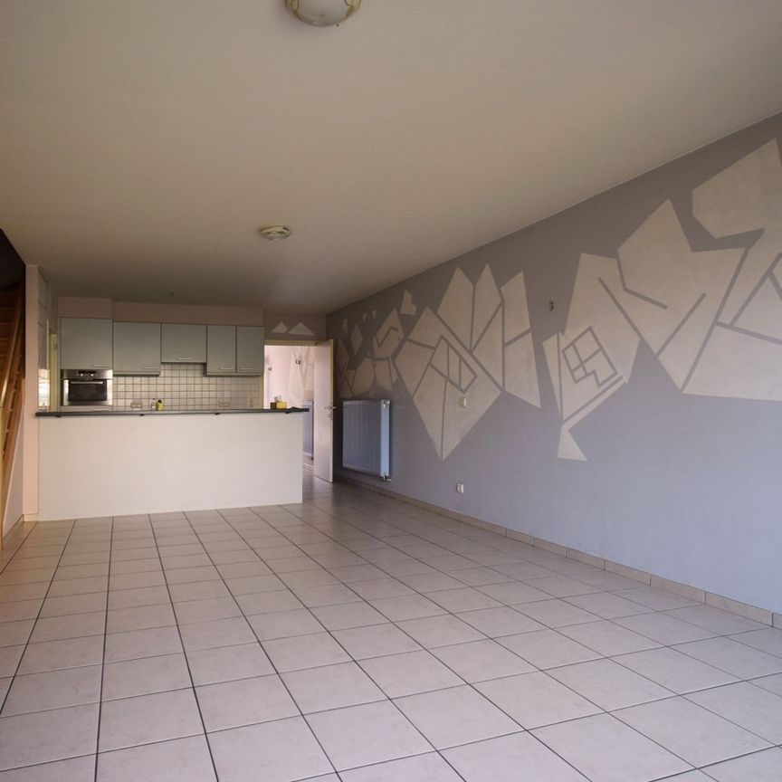COMFORTABELE RIJWONING MET GARAGE RUSTIG GELEGEN IN CENTRUM MIDDELKERKE - Photo 1