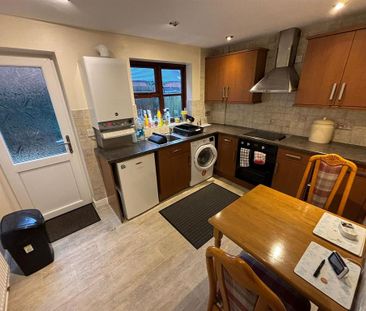 2 bedroom semi-detached house to rent - Photo 6