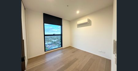 Brand New 3 Bedrooms , 2 bathroom and 2 basement carpark apartment in Sky Garden - Photo 3