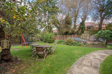 4 bedroom flat to rent - Photo 2