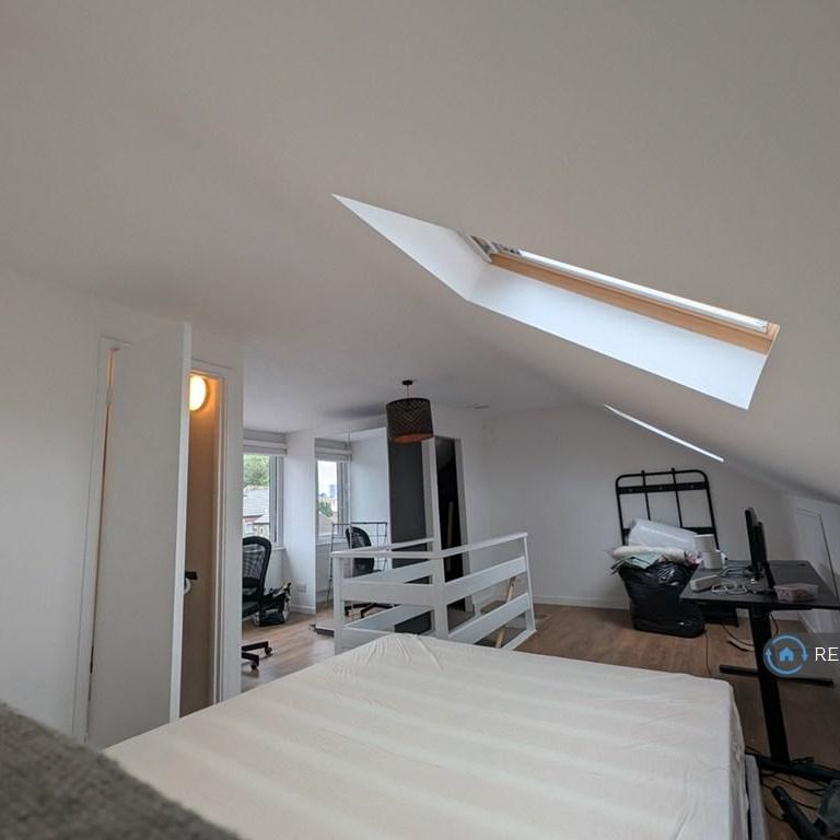 1 bedroom in a house share to rent - Photo 1