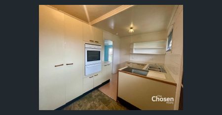 Charming 3-Bedroom Home in Acacia Ridge - Photo 2