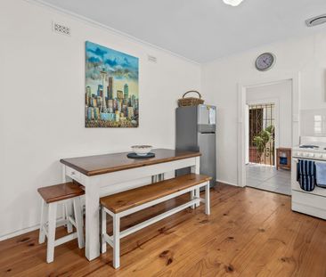 Coastal Three Bedroom Family Home - Photo 3