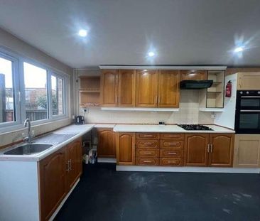 Upper Mealines, Harlow, Essex, CM18 - Photo 6