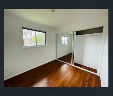 Independent granny flat with separate entrance! - Photo 2