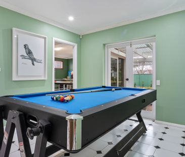 EXPANSIVE FAMILY LIVING WITH ESCARPMENT VIEWS & ENTERTAINER'S APPEAL - Photo 6