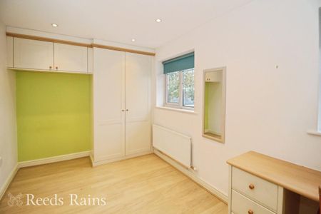 4 bedroom terraced house to rent - Photo 5