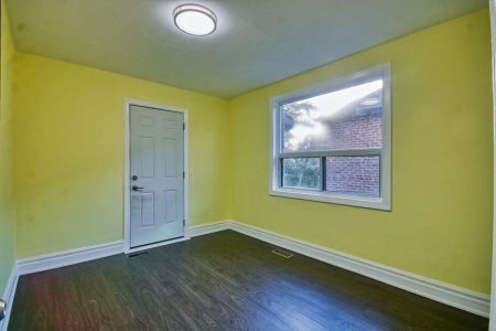 For Lease - 53 Burlingame Road Unit# Main Fl, Toronto, Ontario - Photo 2