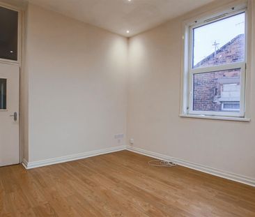 Flat 3 Holly House, 2 St. James Street - Photo 1