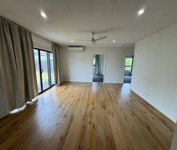 MODERN HOME IN PRIME SOUTH GRAFTON LOCATION - Photo 6