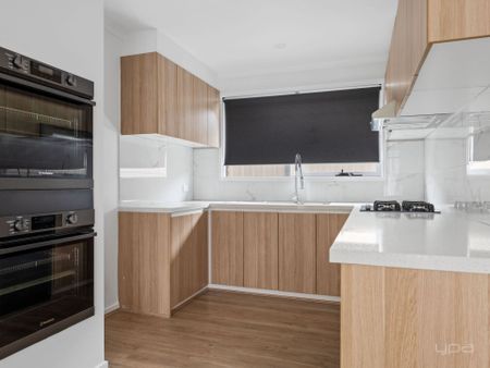 3 BEDROOM RENOVATED HOME - Photo 4