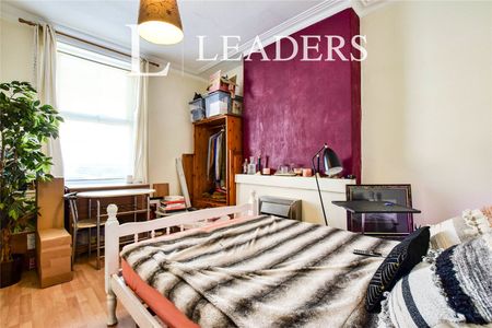 3 bedroom house to rent St. Georges Road, M14 - Photo 4