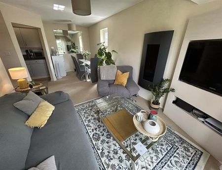 2 Bedroom Apartment To Let - Photo 2