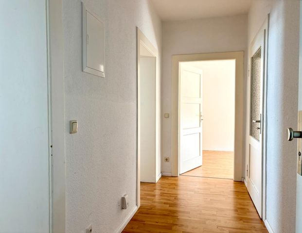 frisch gemalert - 3-Raumwohnung mit Balkon am Küchwald - Photo 1