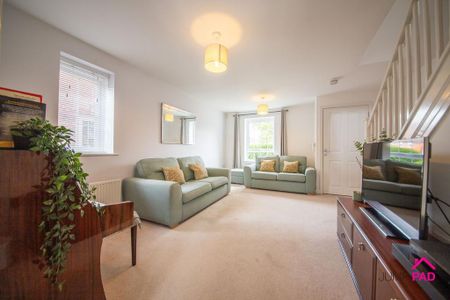 4 bedroom detached house to rent - Photo 2