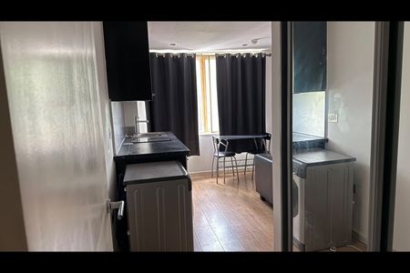 Studio Flat, Wellington St, LS1 - Photo 3