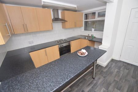 2 bedroom terraced house to rent - Photo 3