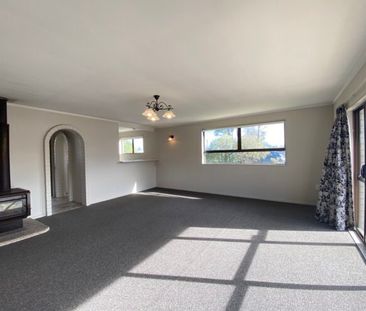Sunny & Spacious - Photo 1