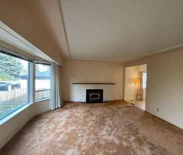 Feb Rent Free-Pet Friendly 4 Bedroom House.20 000 sqft Backyard - Photo 2