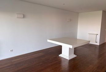 Apartamento T2 para Arrendamento no Palácio da Enseada em Matosinhos