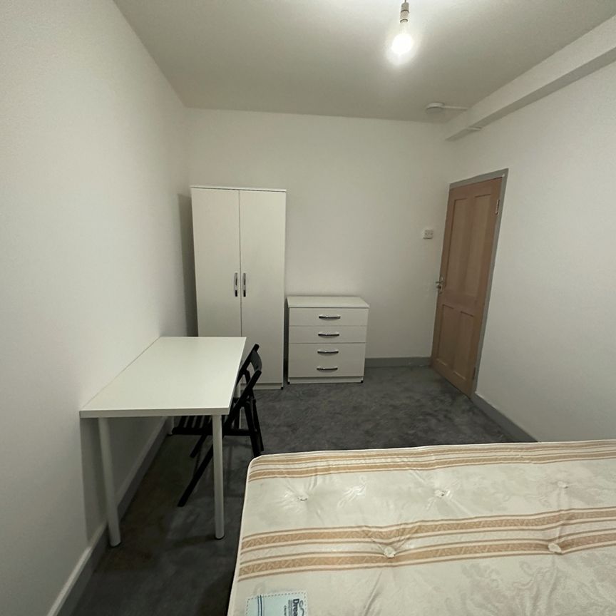 Room in a Shared House, Abercrombie House, W12 - Photo 1
