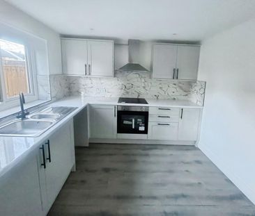 2 bedroom semi-detached house to rent - Photo 5