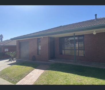 1/477 Schubach Street, East Albury, NSW 2640 - Photo 2