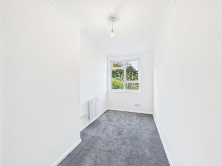 3 bedroom flat to rent - Photo 4