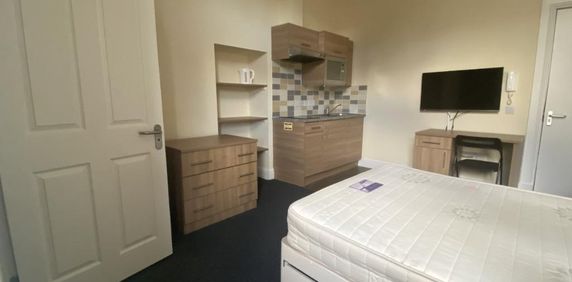 Studio to rent - Photo 2