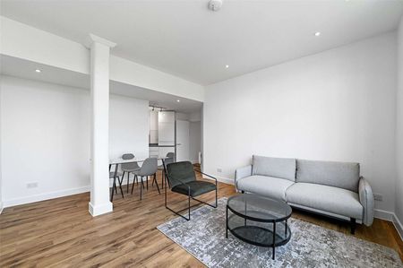 A newly refurbished two bedroom apartment in a convenient City location - Photo 2
