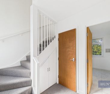2 bedroom Flat To Let - Photo 1