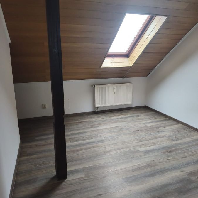 Dachgeschosswohnung mit Balkencharme - Photo 1