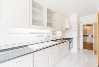 APARTAMENTO T2 NO ARNEIRO - CARCAVELOS