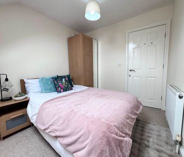 Hough Lane (Room 4), Bramley, Leeds - Photo 1