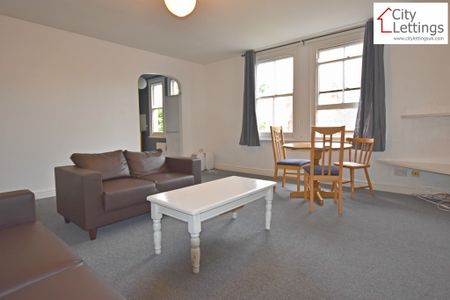 3 Bedroom Flat - Photo 2