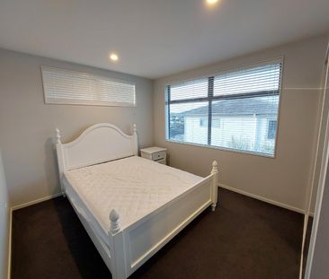 Spacious family Home in Millwater - Photo 6