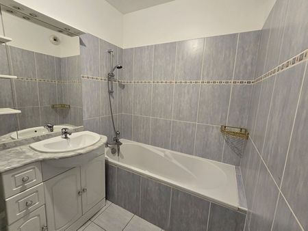 Location Appartement 3 pièces 65m² - Photo 3