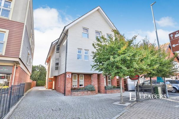 2 bedroom flat to rent - Photo 1