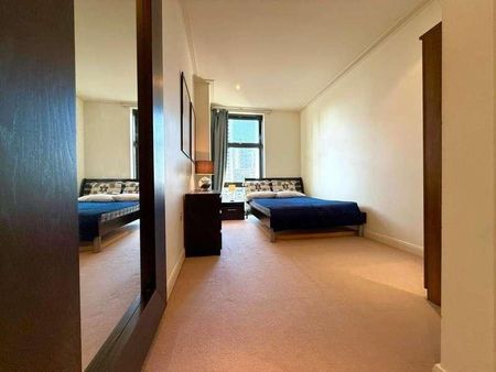 Discovery Dock Apartments West, South Quay Square, London, E14 - Photo 5