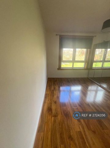 3 bedroom flat to rent - Photo 5