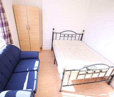 Holloway Road, London, N19 - Photo 4