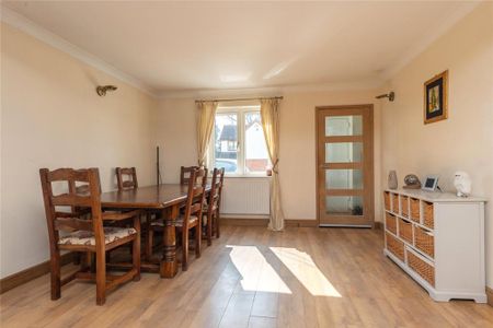 3 bedroom semi-detached house to rent - Photo 4