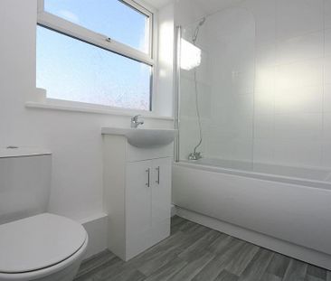 3 bedroom flat to rent - Photo 6