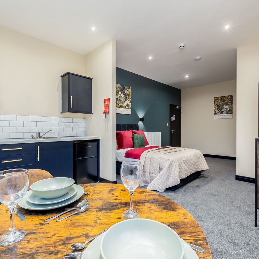 Crown House, Nuneaton, CV11 4BX - Photo 1